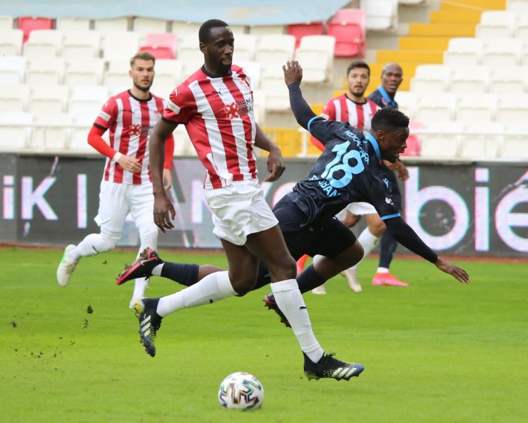 Süper Lig: DG Sivasspor: 0 - Trabzonspor: 0 (İlk yarı)