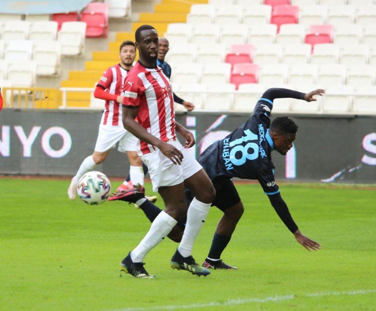 Süper Lig: DG Sivasspor: 0 - Trabzonspor: 0 (İlk yarı)