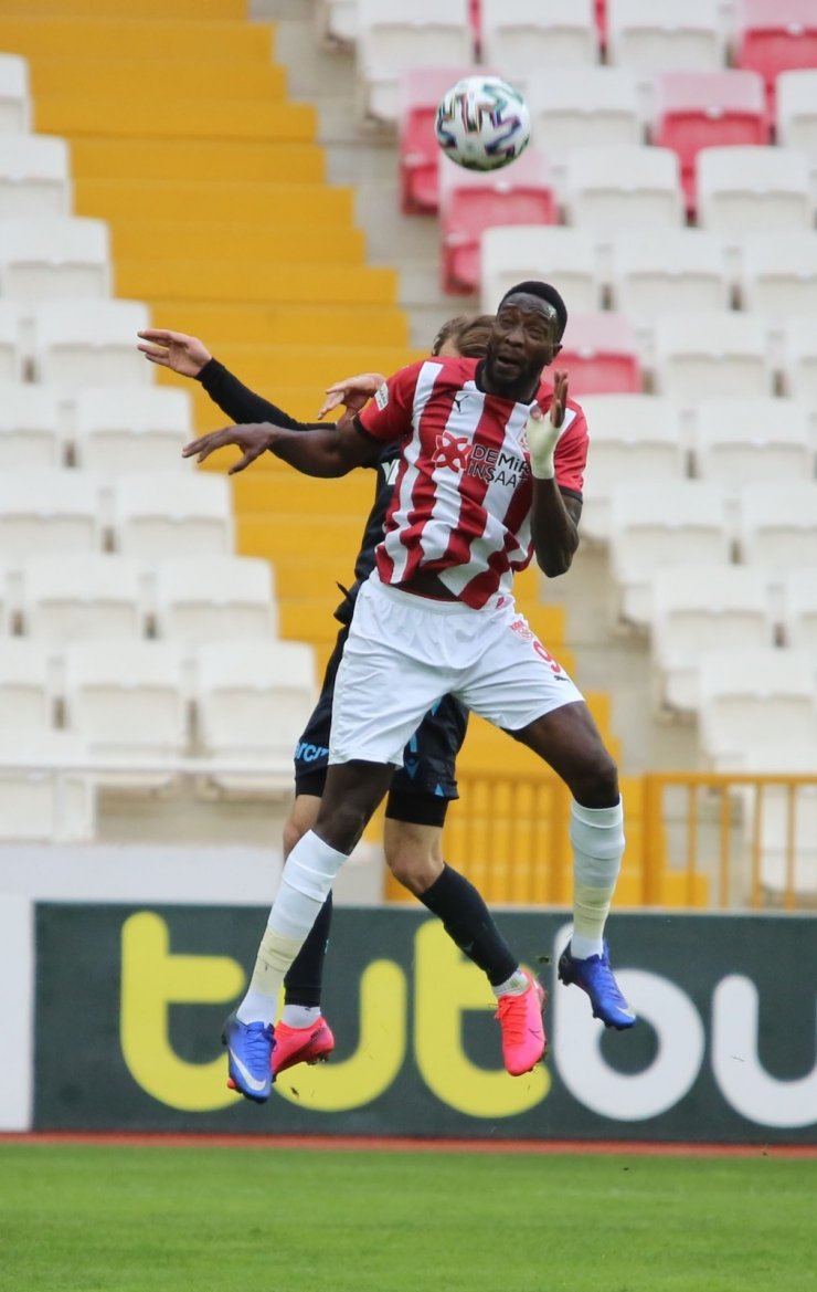 Süper Lig: DG Sivasspor: 0 - Trabzonspor: 0 (İlk yarı)