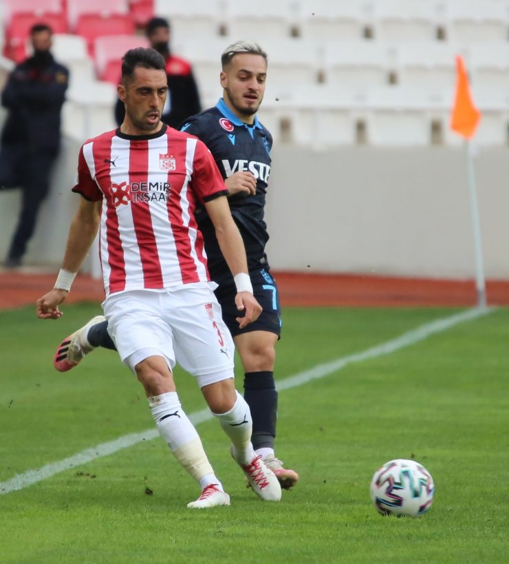 Süper Lig: DG Sivasspor: 0 - Trabzonspor: 0 (İlk yarı)