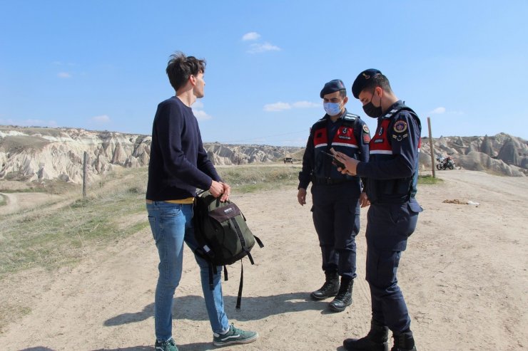 Kapadokya’da maske takmayan 37 turiste para cezası kesildi