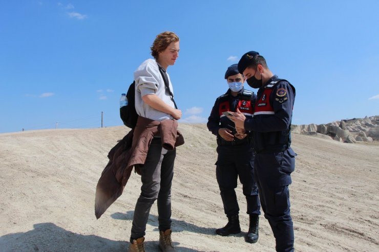 Kapadokya’da maske takmayan 37 turiste para cezası kesildi