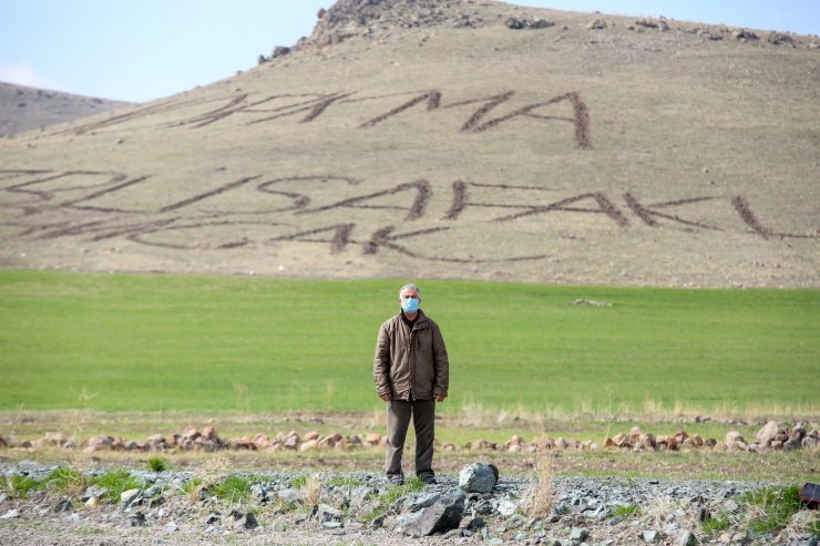 Vatan sevgisini dağlara yazdı