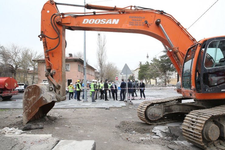 Başkan Büyükkılıç Sahabiye’de ikinci etabın yıkımını başlattı