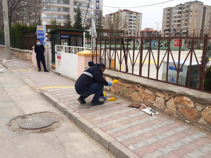 Çocuklarının okulunun önünde kayınpederini öldürdü