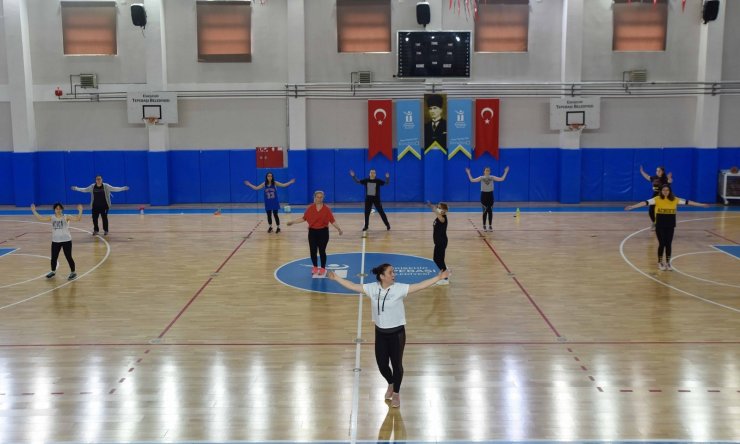 Kadınlar spor yaparak sağlık kazanıyor