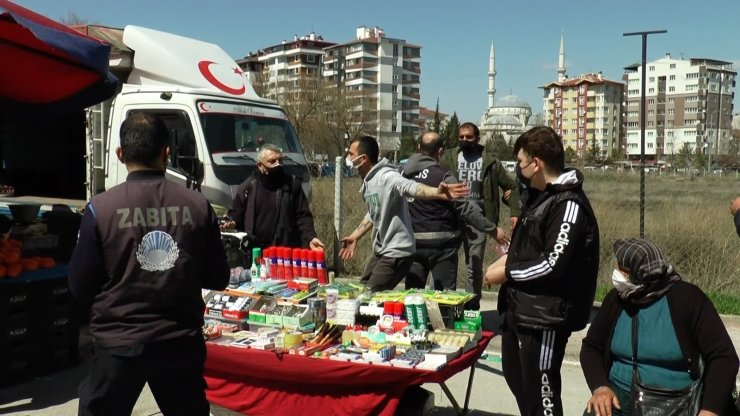 Kasaları tekmeledi zabıtanın üzerine yürüdü