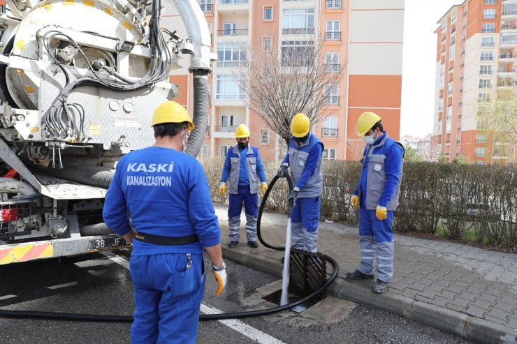 KASKİ ızgaraları temizliyor