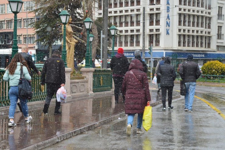 Eskişehir’de nisan ayında kar şaşkınlığı