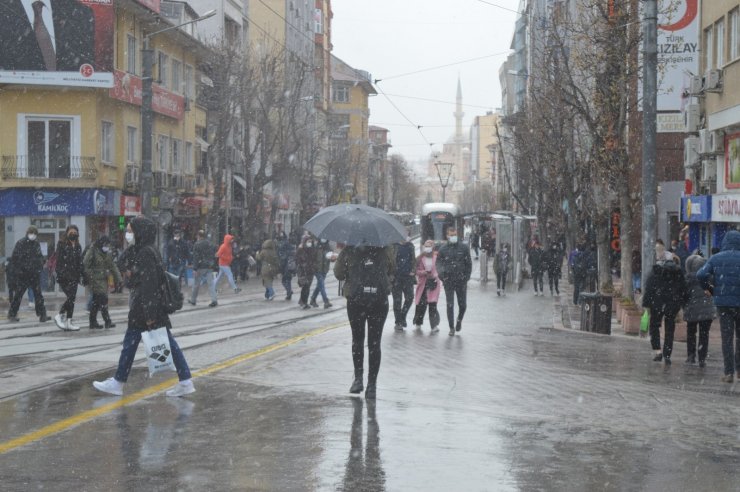 Eskişehir’de nisan ayında kar şaşkınlığı