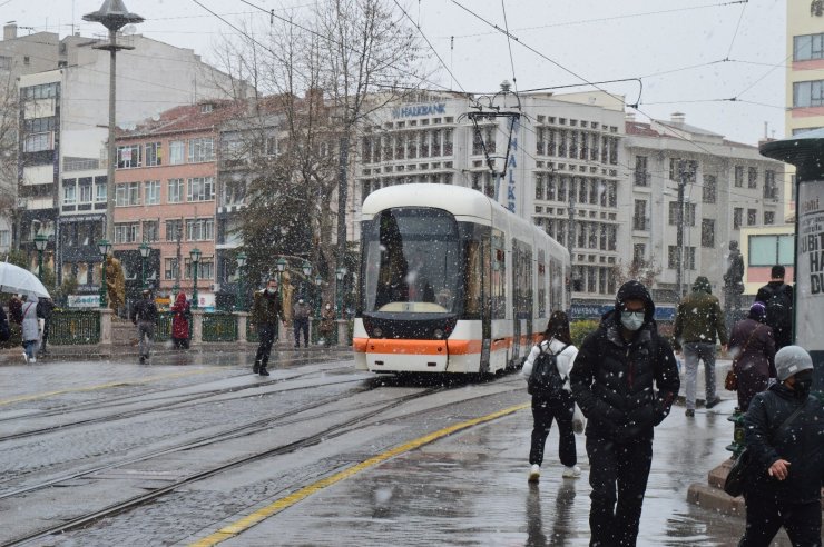 Eskişehir’de nisan ayında kar şaşkınlığı