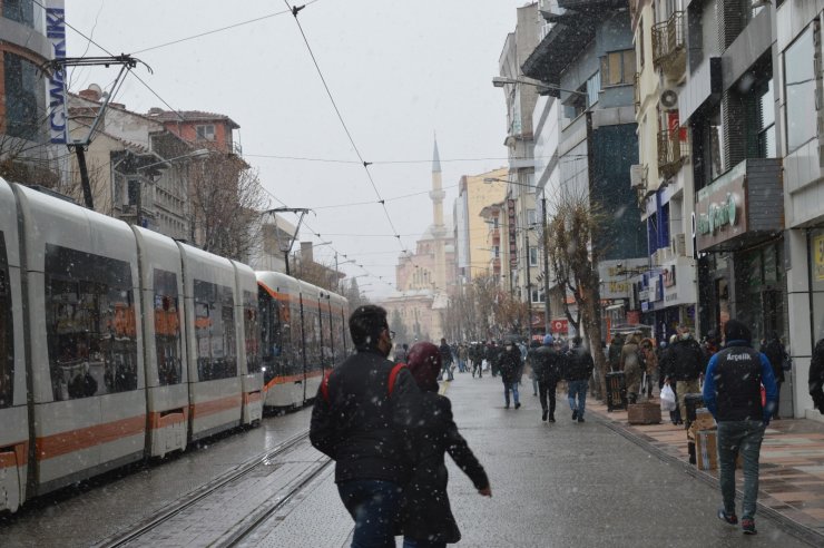 Eskişehir’de nisan ayında kar şaşkınlığı