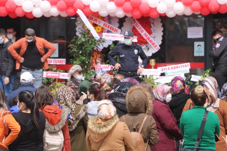 Açılışında izdiham çıkan markete kapatma cezası