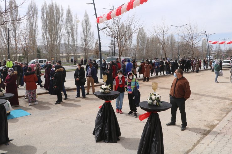 Açılışında izdiham çıkan markete kapatma cezası