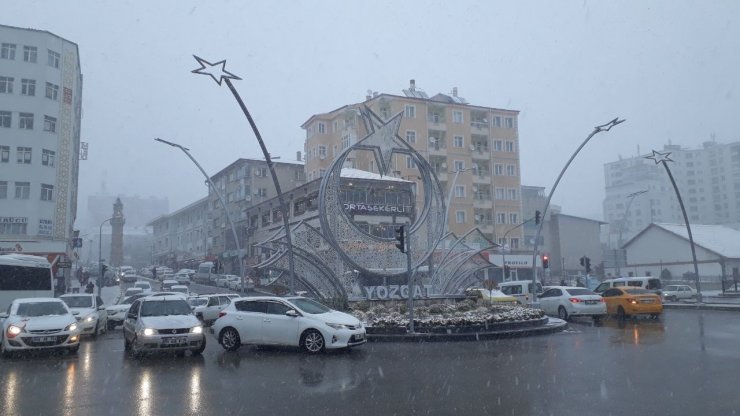 Yozgat’ta kar yağışı etkili oluyor