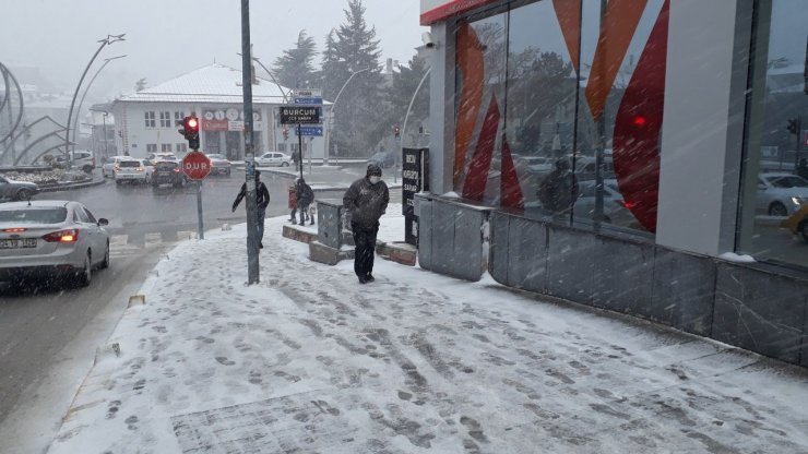 Yozgat’ta kar yağışı etkili oluyor