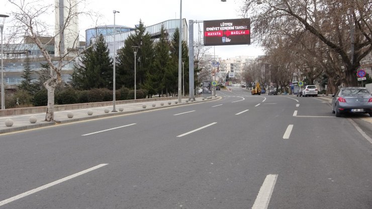 Başkentte pandemi kısıtlamalarıyla beraber sokaklar yine boş kaldı