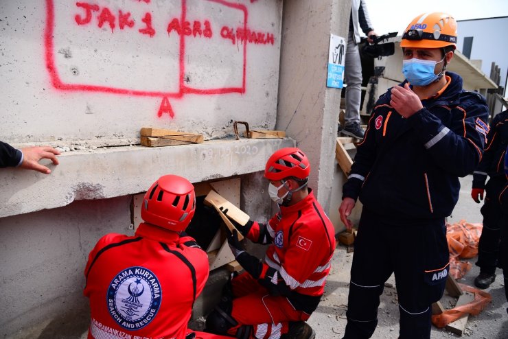 Başkent’te nefes kesen deprem tatbikatı