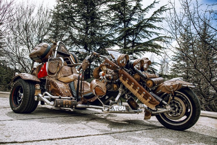 İlginç tasarımıyla dikkat çeken bu motosikletin dünyada eşi benzeri yok