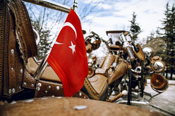 İlginç tasarımıyla dikkat çeken bu motosikletin dünyada eşi benzeri yok