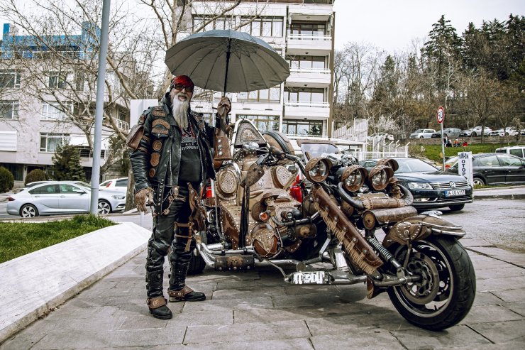 İlginç tasarımıyla dikkat çeken bu motosikletin dünyada eşi benzeri yok