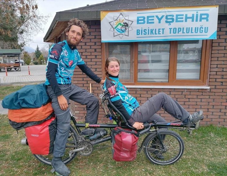 Tandem bisikletiyle Avrupa turuna çıkan Fransız çift Konya’da mola verdi