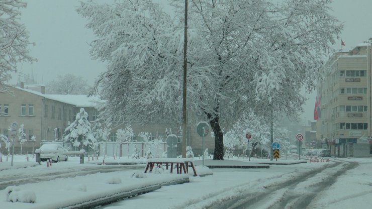 Kayseri’de nisan karı kışı aratmadı