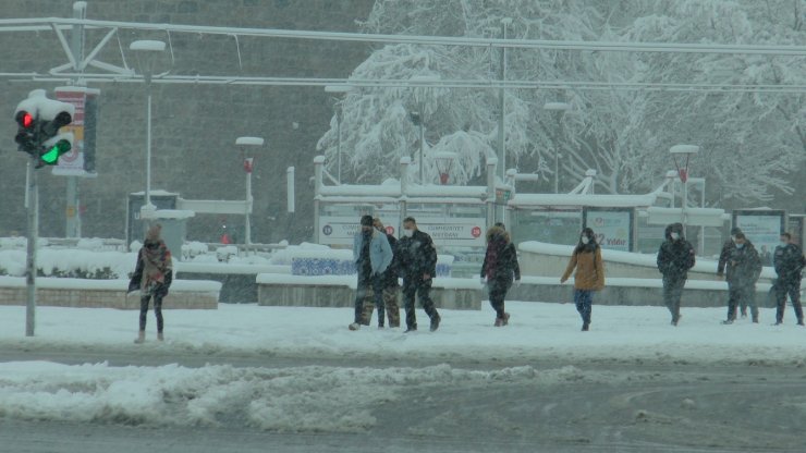 Kayseri’de nisan karı kışı aratmadı