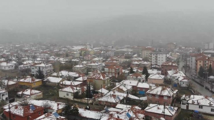 Kırıkkale-Kayseri karayolunda yoğun sis ve kar etkili oldu