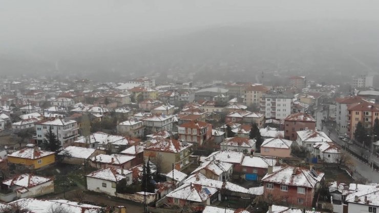 Kırıkkale-Kayseri karayolunda yoğun sis ve kar etkili oldu