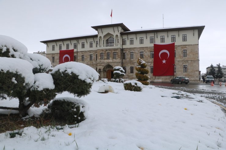 Nisan karı Sivas’ta güzel görüntüler oluşturdu