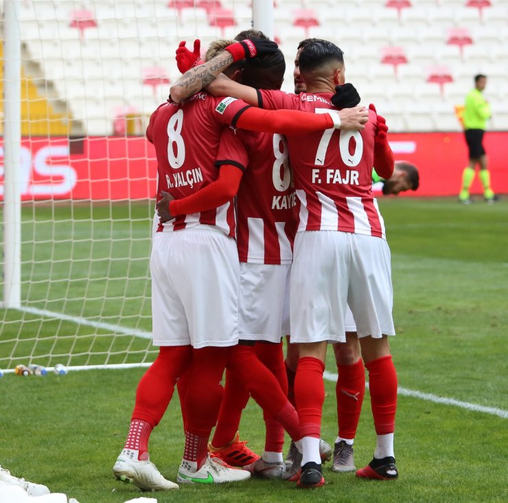 Süper Lig: Sivasspor: 3 - Konyaspor: 1 (Maç sonucu)