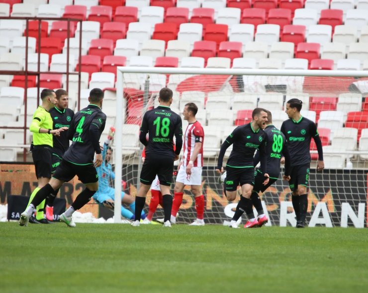 Süper Lig: Sivasspor: 3 - Konyaspor: 1 (Maç sonucu)