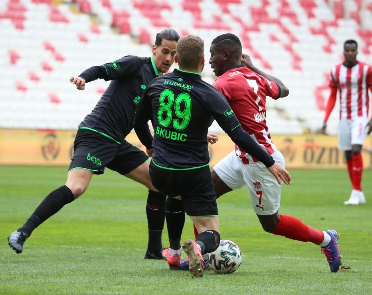 Süper Lig: Sivasspor: 3 - Konyaspor: 1 (Maç sonucu)