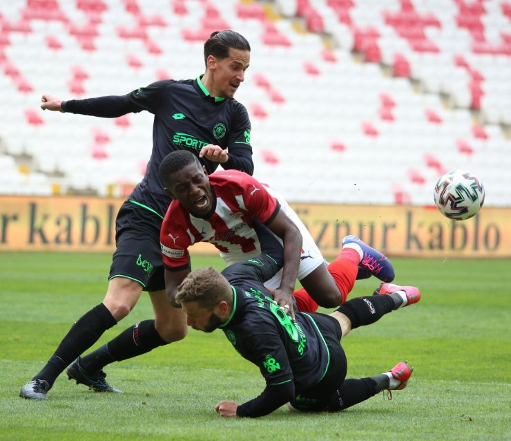 Süper Lig: Sivasspor: 3 - Konyaspor: 1 (Maç sonucu)