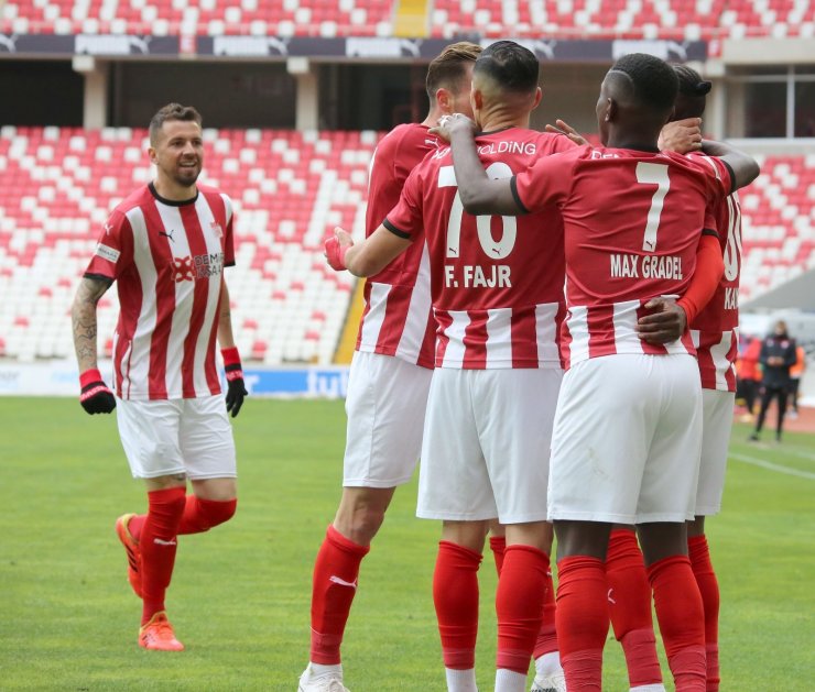 Süper Lig: Sivasspor: 3 - Konyaspor: 1 (Maç sonucu)