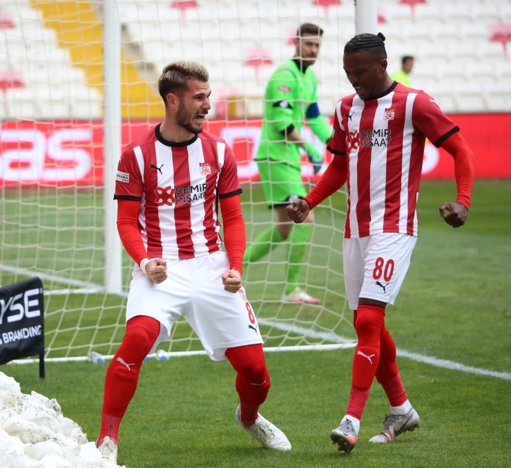 Süper Lig: Sivasspor: 3 - Konyaspor: 1 (Maç sonucu)