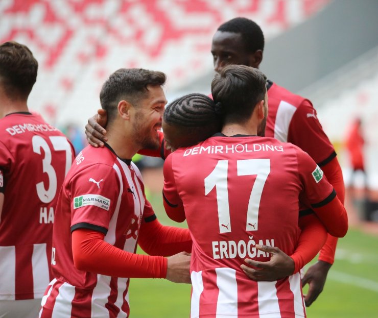 Süper Lig: Sivasspor: 3 - Konyaspor: 1 (Maç sonucu)