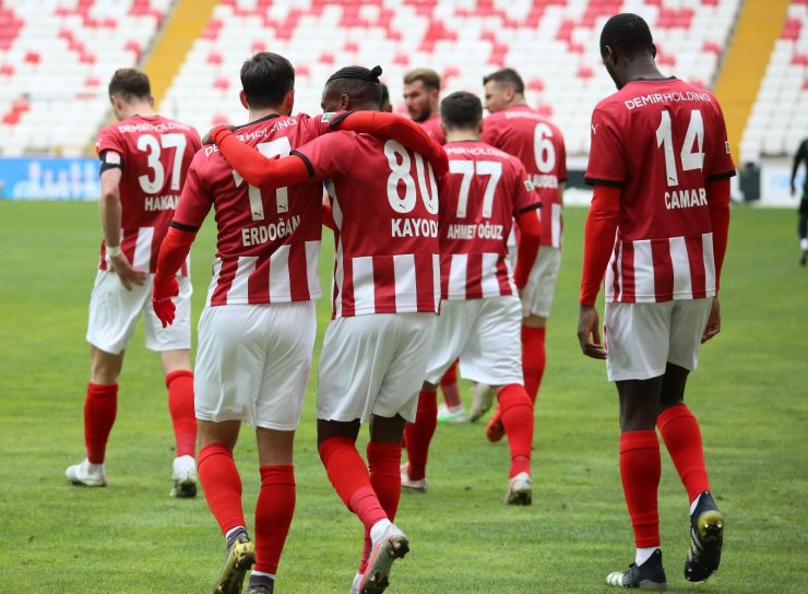 Süper Lig: Sivasspor: 3 - Konyaspor: 1 (Maç sonucu)