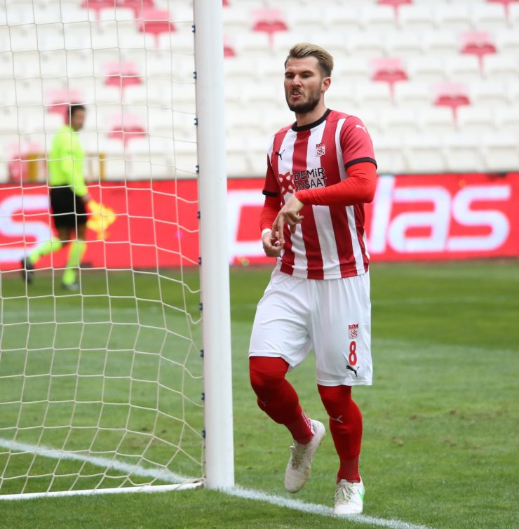 Süper Lig: Sivasspor: 3 - Konyaspor: 1 (Maç sonucu)