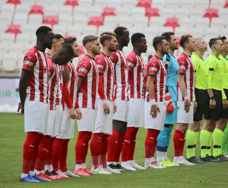 Süper Lig: Sivasspor: 1 - Konyaspor: 0 (İlk yarı)