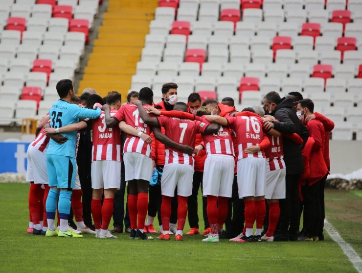 Süper Lig: Sivasspor: 1 - Konyaspor: 0 (İlk yarı)