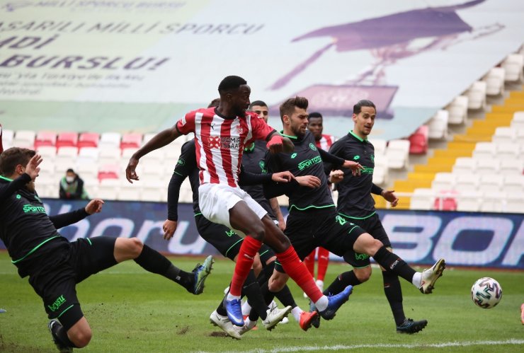 Süper Lig: Sivasspor: 1 - Konyaspor: 0 (İlk yarı)