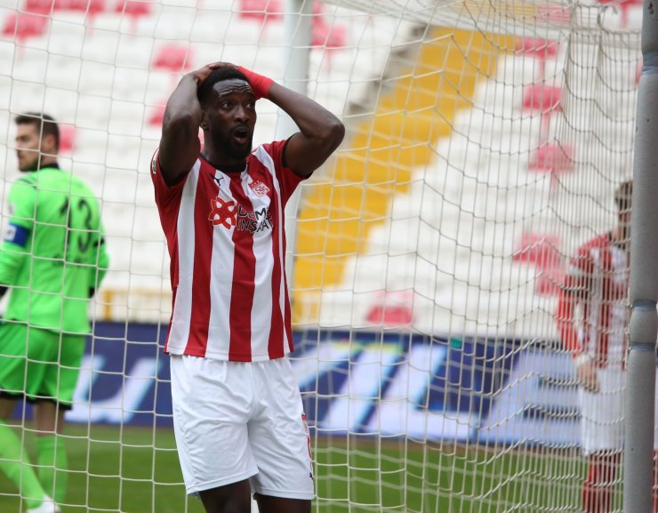 Süper Lig: Sivasspor: 1 - Konyaspor: 0 (İlk yarı)