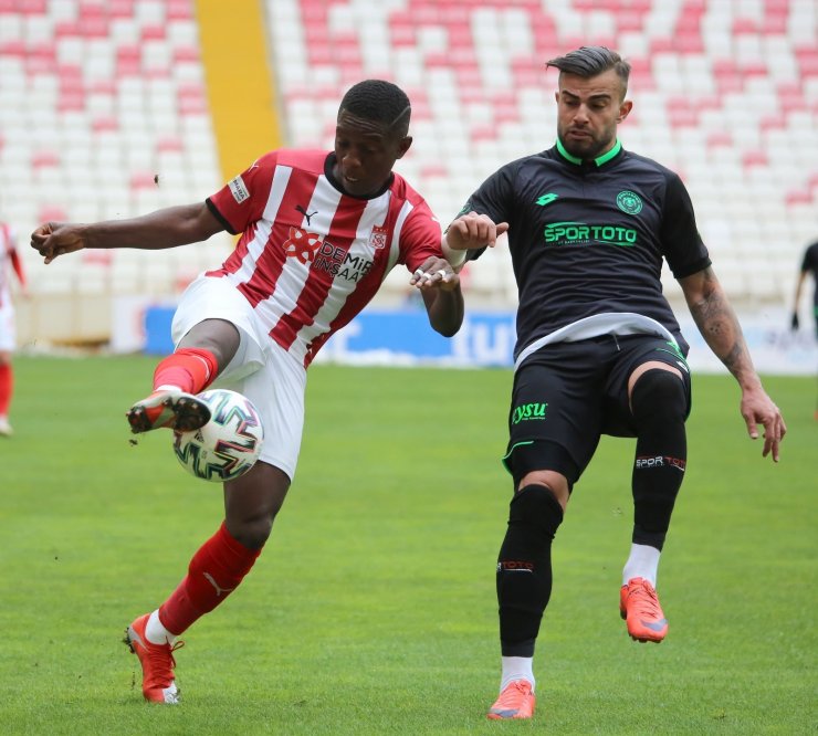 Süper Lig: Sivasspor: 1 - Konyaspor: 0 (İlk yarı)