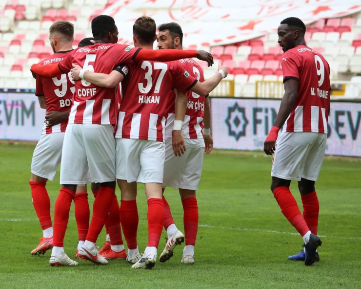 Süper Lig: Sivasspor: 1 - Konyaspor: 0 (İlk yarı)