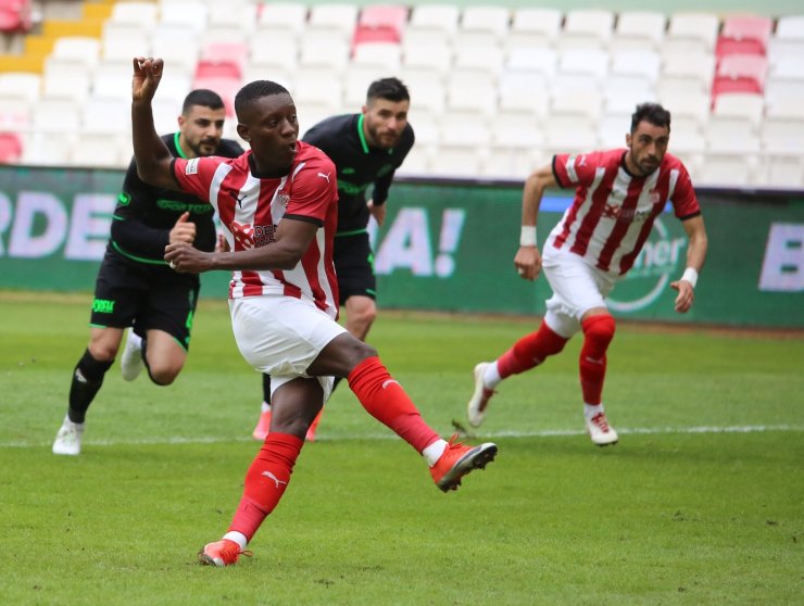 Süper Lig: Sivasspor: 1 - Konyaspor: 0 (İlk yarı)