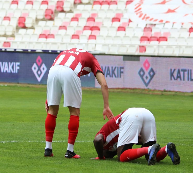 Süper Lig: Sivasspor: 1 - Konyaspor: 0 (İlk yarı)