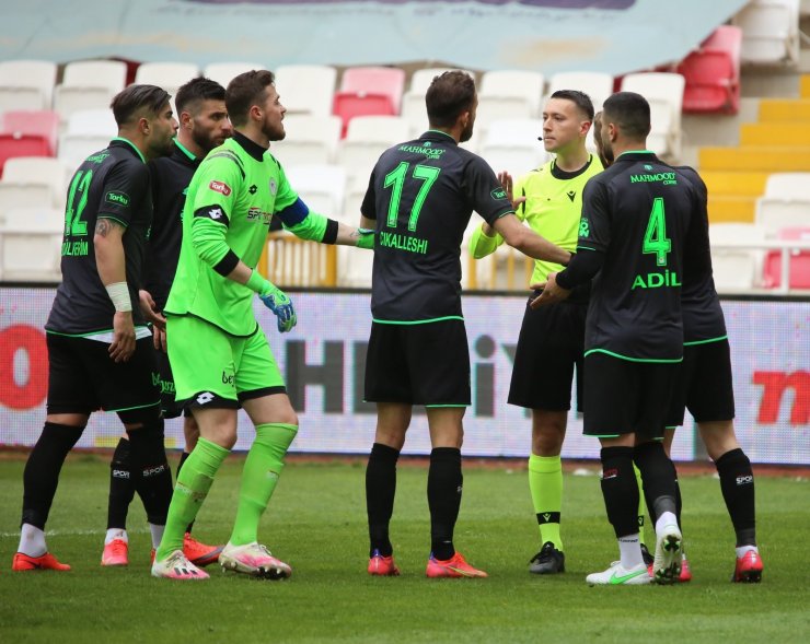 Süper Lig: Sivasspor: 1 - Konyaspor: 0 (İlk yarı)