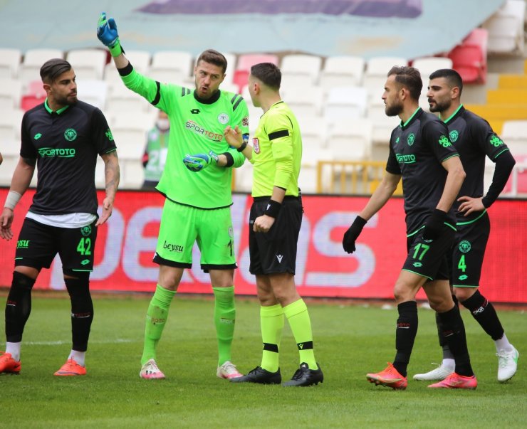 Süper Lig: Sivasspor: 1 - Konyaspor: 0 (İlk yarı)